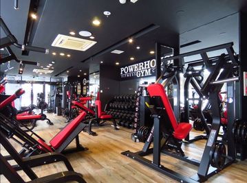 POWERHOUSE GYM SAPPORO,JAPAN 【地下鉄駅徒歩1分】器具充実トレーニングジムレンタルの室内の写真
