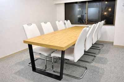 新大阪駅の東口10秒のレンタルスペース/会議室【SS新大阪】 無料WiFi・備品全無料貸出の多目的室・ルーム618の室内の写真