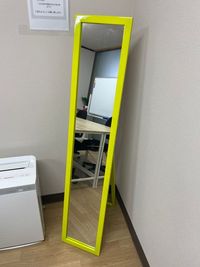 全身鏡あり（面接前の身だしなみチェック可能） - 福山駅前 North Space 大黒町 静かな完全個室｜福山駅前 North Space大黒町 の設備の写真