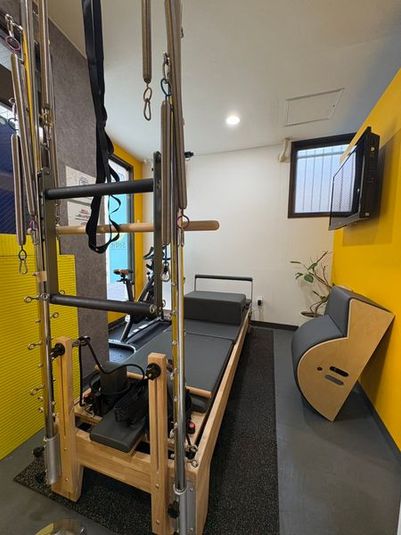 韓国式ハーフタワーリフォーマー1台完備 - セルフィット茅ヶ崎店【ピラティスルーム】の設備の写真