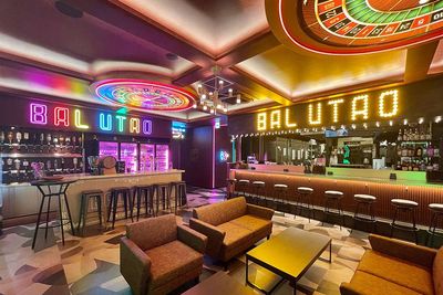 歌って、遊んで、飲んで！出会った人と乾杯！新たなカラオケ体験ができます！ - BAL UTAO あべのプレミアム