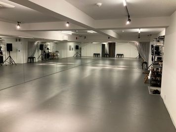 NewOPEN！、武蔵境駅徒歩4分、大型スタジオ70m2・12m×5m大型鏡、音響設備・WIFI・更衣室・トイレ完備 - レンタルダンススタジオるーぷら