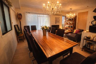 ASOBIBA南森町 シャンデリアルーム南森町の室内の写真