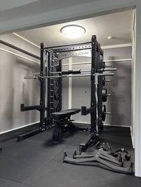 ALL DAY GYM上野毛 二子玉川エリア上野毛駅3分‼スミス/ラット/アブダクター完備の室内の写真