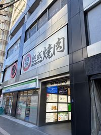 1階がファミリーマート様のビル９階です。飲料のお持ち込みも可能です。（酒類不可） - フリースペースBloom六本木 【個人ブース】フリースペースBloom六本木の外観の写真