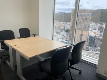 Regus 会議室｜高速Wi-Fi完備の落ち着いたビジネス空間 - リージャス会議室 神戸国際会館