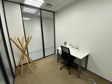 リージャス会議室 SPACES　Solalaplaza　仙台 オフィススペース（個室）の室内の写真