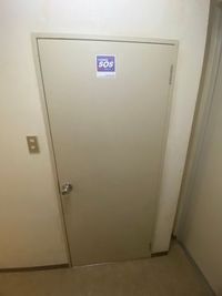 ６階入り口扉 - レンタルサロン「おりがみ」の入口の写真