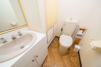 室内に専用トイレがあるので、パーティー中も安心。 - 【Party新宿御苑】 打ち上げ🎈ボドゲ会｜カドゲ会｜大きな机有り[87]の設備の写真