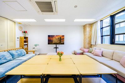 レイアウト変更OK。
ミーティングから懇親会までこれ一部屋で完結💼 - 【Party新宿御苑】 打ち上げ🎈ボドゲ会｜カドゲ会｜大きな机有り[87]の室内の写真