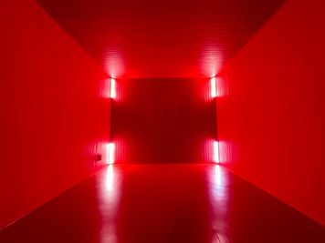 鏡取り外しオプションをご追加いただくことで鏡取り外し可。
※画像内使用の照明機材につきましてはオプションではご選択いただけません。ご予約後にお問い合わせ下さい。 - in the house / Shibuya  "Gallery" 3Fの室内の写真