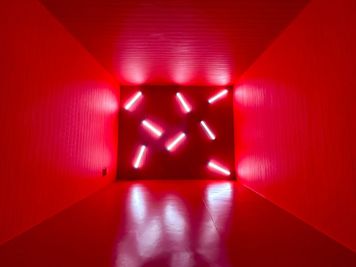 鏡取り外しオプションをご追加いただくことで鏡取り外し可。
※画像内使用の照明機材につきましてはオプションではご選択いただけません。ご予約後にお問い合わせ下さい。 - in the house / Shibuya  "Gallery" 3Fの室内の写真