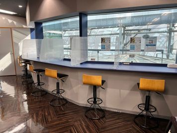 シェアオフィス・コワーキングスペース　ステージライン仙台駅前 オンライン会議などで使える(1～2名)個室の室内の写真