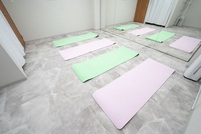 ヨガマット×4枚（グリーン＆ピンク）Studio-Bio室内の写真 - レンタルスタジオBio Studio-Bioの室内の写真