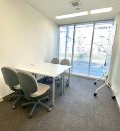 【アスパ日本橋オフィス 203号室】完全個室のワークススペース！込み入った商談等に最適な環境です🚪✨ - アスパ日本橋オフィス