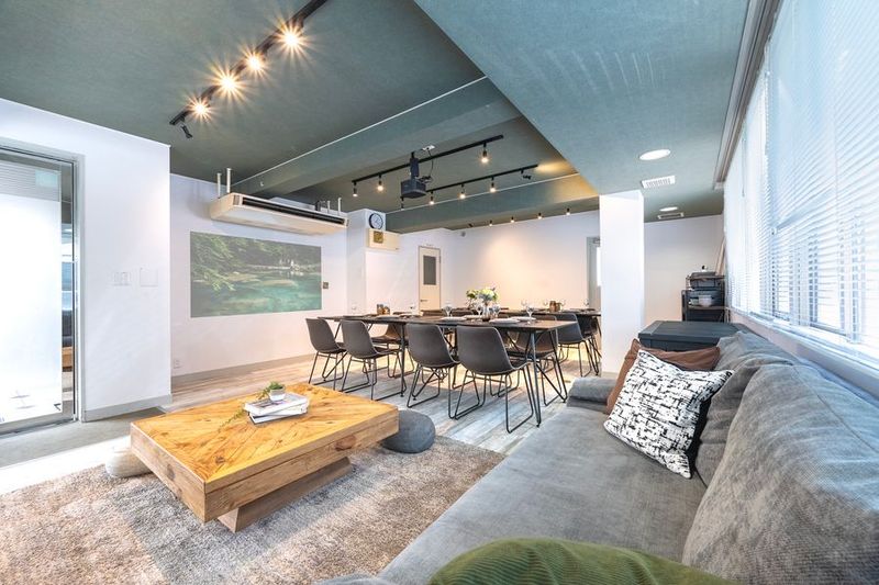 813_MillionLOUNGE西新宿 レンタルスペースの室内の写真