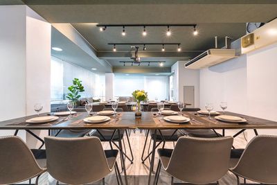 813_MillionLOUNGE西新宿 レンタルスペースの室内の写真