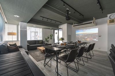 813_MillionLOUNGE西新宿 レンタルスペースの室内の写真