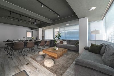 813_MillionLOUNGE西新宿 レンタルスペースの室内の写真