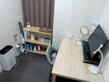 椅子をリニューアルし、2名様でご利用いただけるようになりました - 【名古屋ミニマル】 名古屋ミニマル206の室内の写真