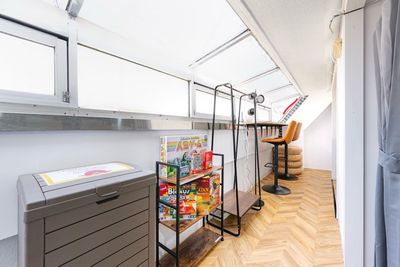 【駅近の好立地】 参加者が集まりやすい、アクセスの良さも自慢です。 - 【THEATER日吉】 推し活｜貸切大画面スクリーン｜駅近｜広々[89]の室内の写真