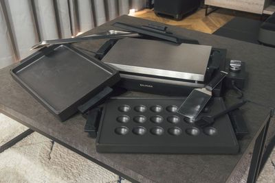 バルミューダのたこ焼き機・ホットプレートをご用意！ - 【THEATER日吉】 推し活｜貸切大画面スクリーン｜駅近｜広々[89]の設備の写真