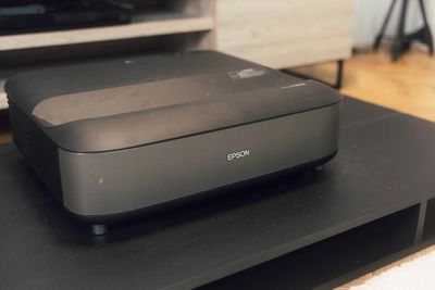 プロジェクター・各種VODも視聴可能です - 【THEATER日吉】 推し活｜貸切大画面スクリーン｜駅近｜広々[89]の設備の写真