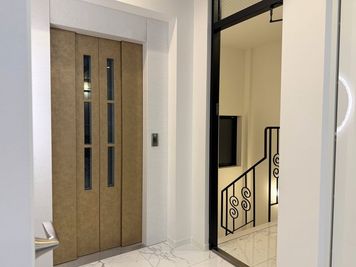 【表参道駅9分｜完全貸切】屋上東京タワー夜景｜駐車場・室内ゴルフ 【表参道駅9分｜完全貸切】屋上からは東京タワーの夜景を一望。の室内の写真