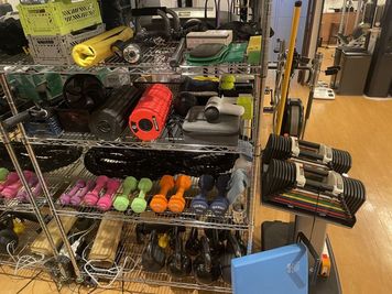 豊富な器具を取り揃えています。 - ARTISAN Personal Training. 本格的トレーニングスペースの設備の写真