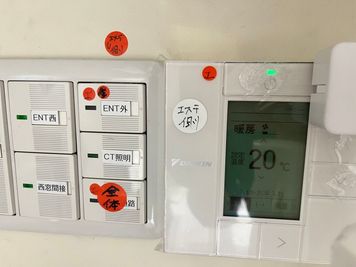 電気スイッチとエアコンスイッチ - Utsuwa　salon 【完全個室】エステルームCで自分だけの空間２４時間使用可能の室内の写真