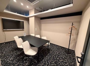 Regus 会議室｜高速Wi-Fi完備の落ち着いたビジネス空間 - リージャス会議室 京都烏丸通