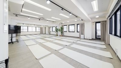 ヨガマット15人（横5×縦3）／自然光 - レンタルスタジオPalette中央林間店の室内の写真