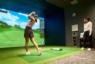 GOLFNEXT24 ユーカリが丘店 Aルーム（NAVI）の室内の写真