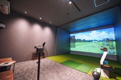 Ｂルーム(NAVI)　想像を超えるシミュレーションゴルフ体験！⛳たっぷり80分♪　完全個室で24時間、駐車場完備で快適アクセス！ - GOLFNEXT24 ユーカリが丘店