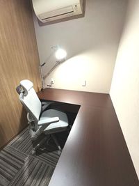 完全個室自由席 - 勉強カフェ大阪上本町ANNEX 勉強カフェ大阪上本町ANNEX（自習や作業専用スペース）の室内の写真