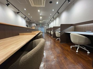 広々のカフェラウンジ
 - 勉強カフェ大阪上本町ANNEX 勉強カフェ大阪上本町ANNEX（自習や作業専用スペース）の室内の写真