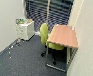 個人での自習や勉強、PC作業に最も適しております。 - アスパ日本橋オフィス アスパ日本橋オフィス　～213号室～の室内の写真