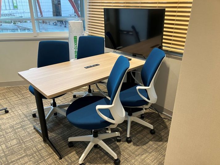 HAKADORU立川北口店 4名用会議室_M-02の室内の写真