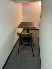 会議室棟1階の階段下に位置する、プライベートなワークスペース！ - FLEXIBLE OFFICE JUPITER