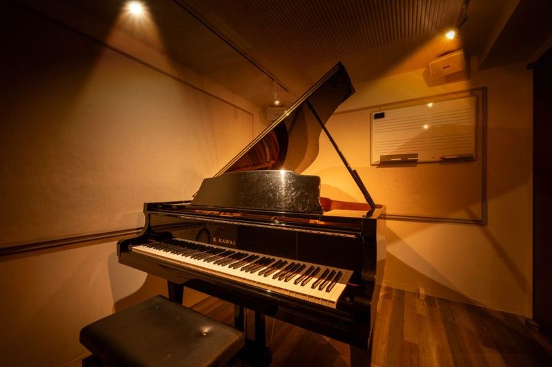 『広瀬通から駅徒歩5分』グランドピアノでの練習に！ - Music School & Studio【Ammy】