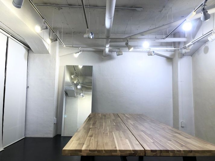外苑コーポ - 撮影や展示会などに最適な白を貴重とした天高なレンタルスペース