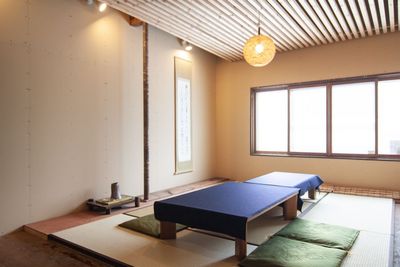 ６畳の和スペース。２つのテーブルがあります - メイプルリーフクラブ 🍁メイプルリーフクラブの室内の写真