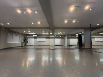 右側も鏡あり - studio NOBLE 東伏見駅　レンタルスタジオの室内の写真