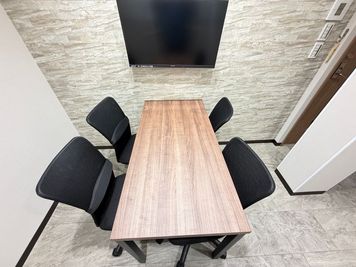 いいオフィス船橋 4名会議室（Room A）の室内の写真