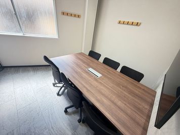 いいオフィス船橋 6名会議室（Room C）の室内の写真