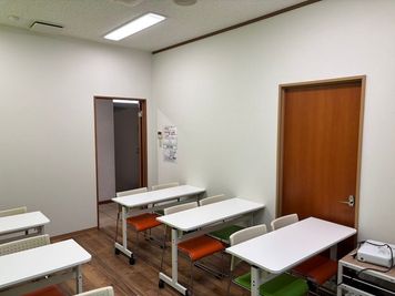 【旭橋駅5分】定員25+α名！プロジェクター含む備品・高速Wi-Fi無料！東町302会議室 - みんなの貸会議室　那覇東町店