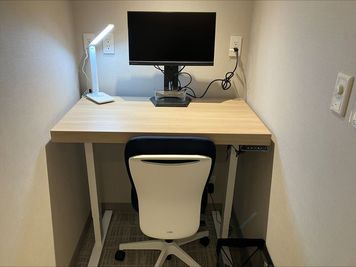 立川駅北口徒歩1分！ モニター・扉付きの完全個室！ - HAKADORU立川北口店