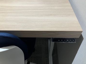 HAKADORU立川北口店 【昇降式デスク】完全個室　P-11（1名用）の室内の写真