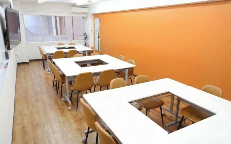 WiFi大型モニタホワイトボード - 【アズール】池袋おしゃれ貸会議室