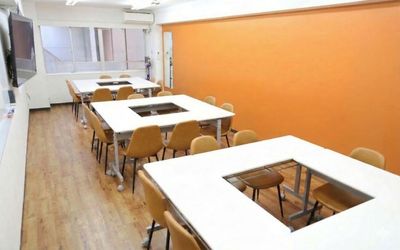ワークショップ向けレイアウト - 【アズール】池袋おしゃれ貸会議室 WiFi大型モニタホワイトボードの室内の写真